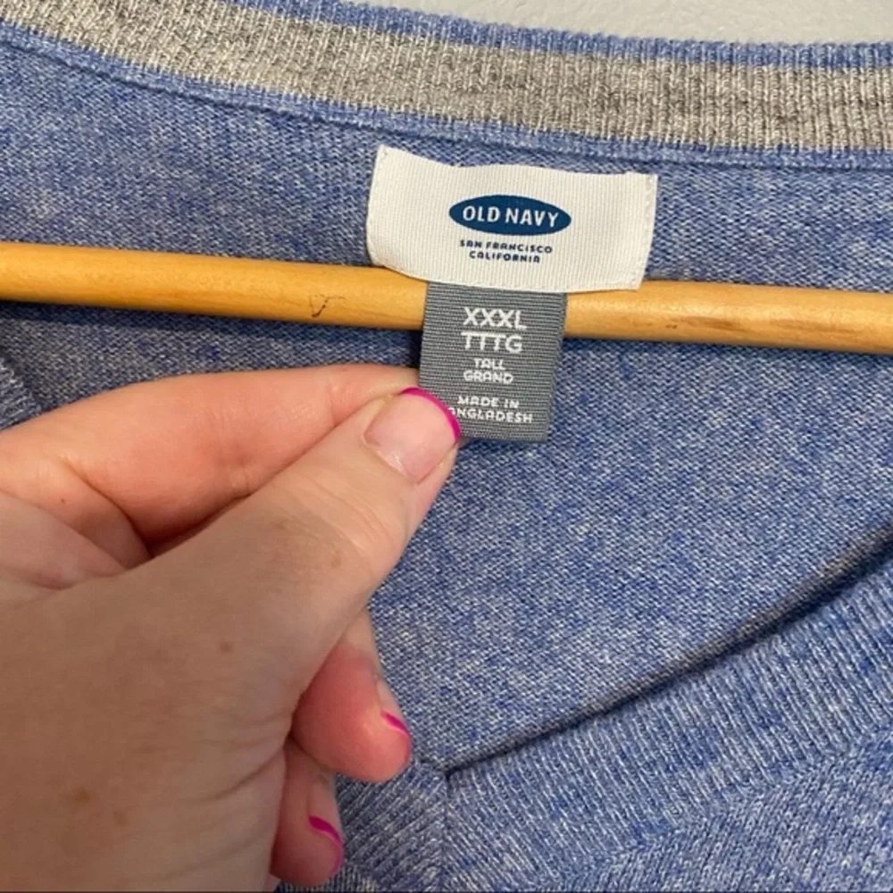 OLD NAVY Tall v-neck long sleeve sweater